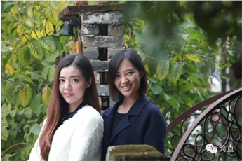 在四合院與高顏值氣質(zhì)美女一起品咖啡，你愿意么？